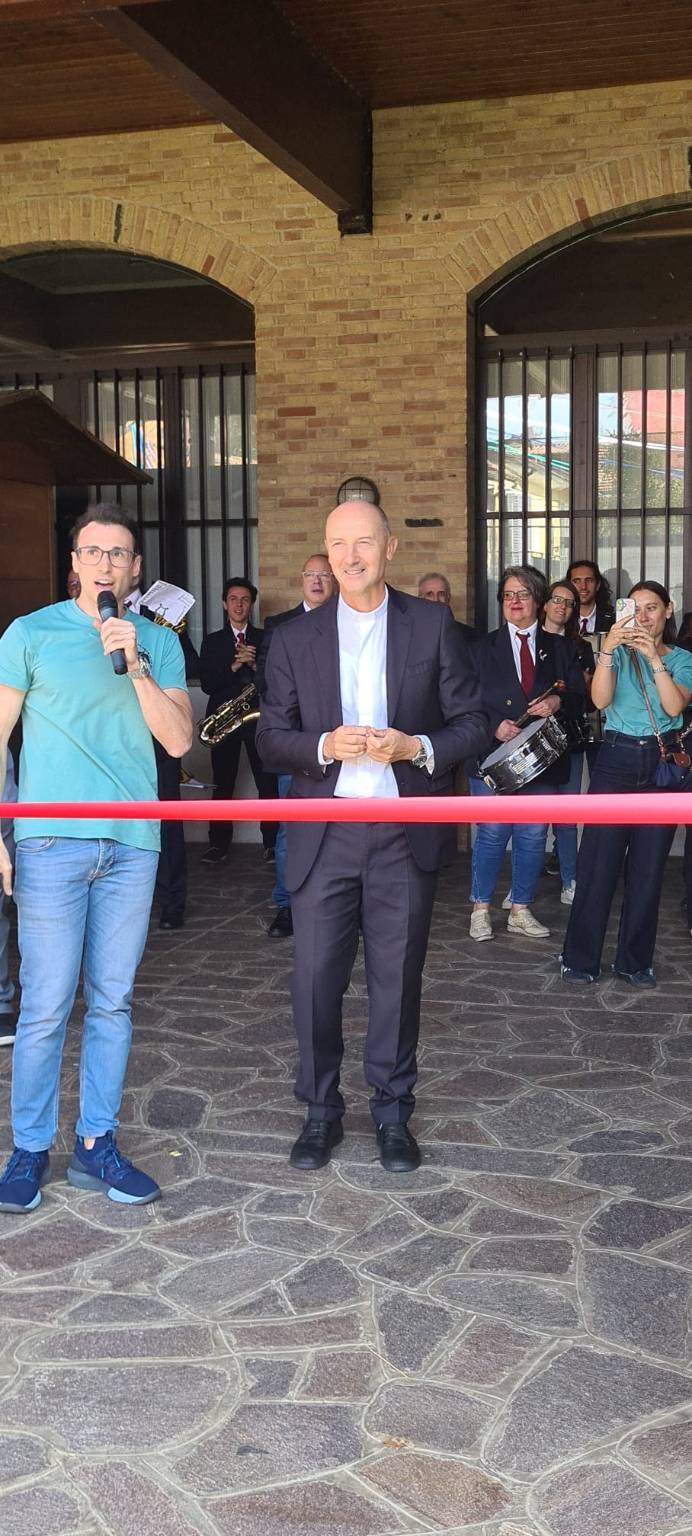 Cerro Maggiore dà il benvenuto al nuovo parroco don Erasmo Rebecchi