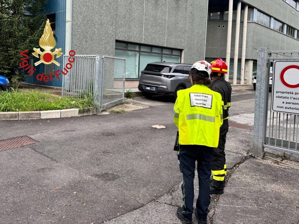 Como - Vigili del fuoco per emergenza a Rebbio