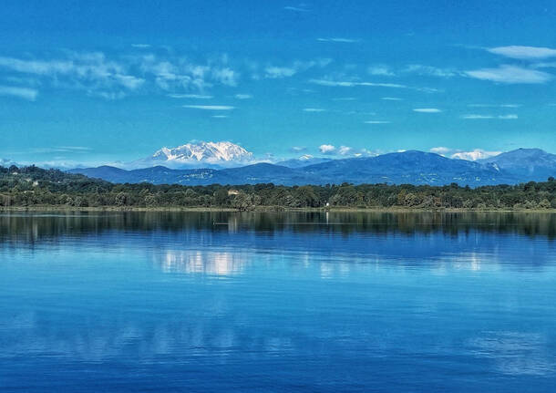 foto del giorno 2 settembre 2025 vista lago di varese| gabriele lazzari