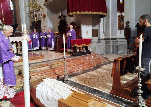 I funerali di don Ezio Piazza a Somma Lombardo