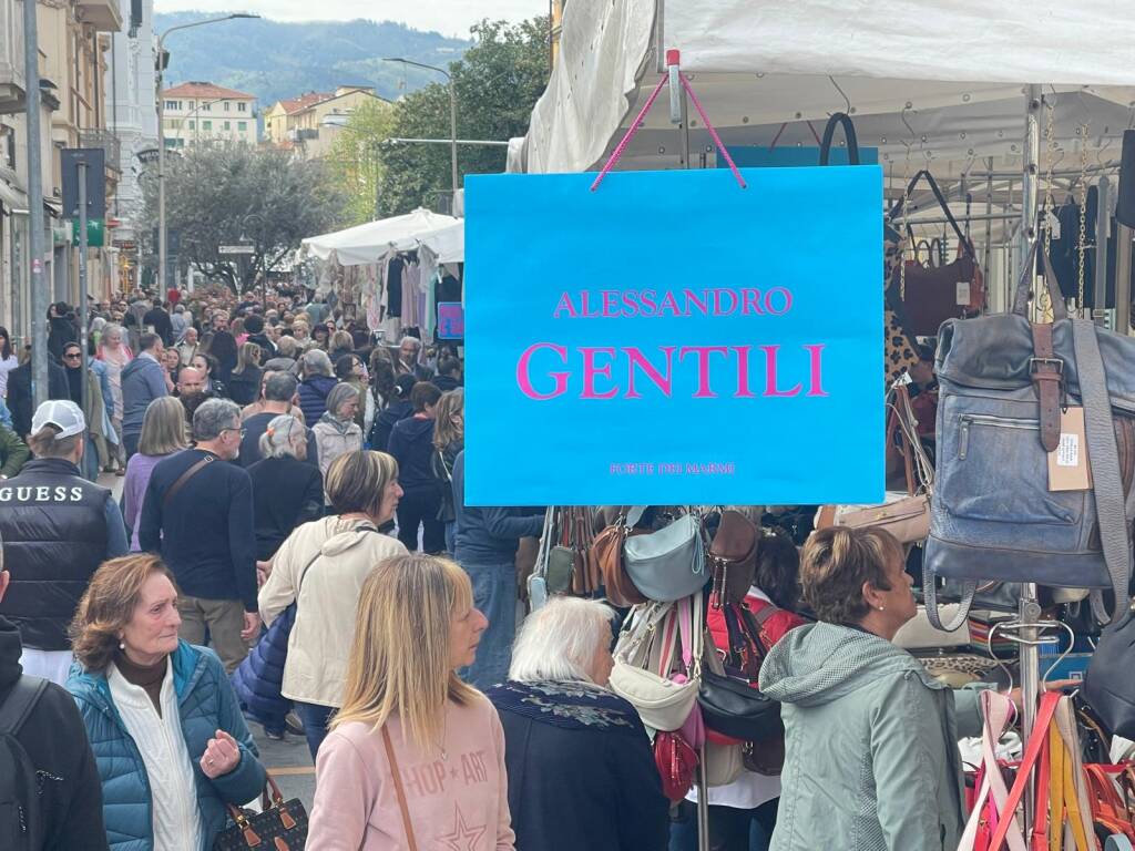 Gli Ambulanti di Forte dei Marmi® a Legnano, festa delll'uva 2025