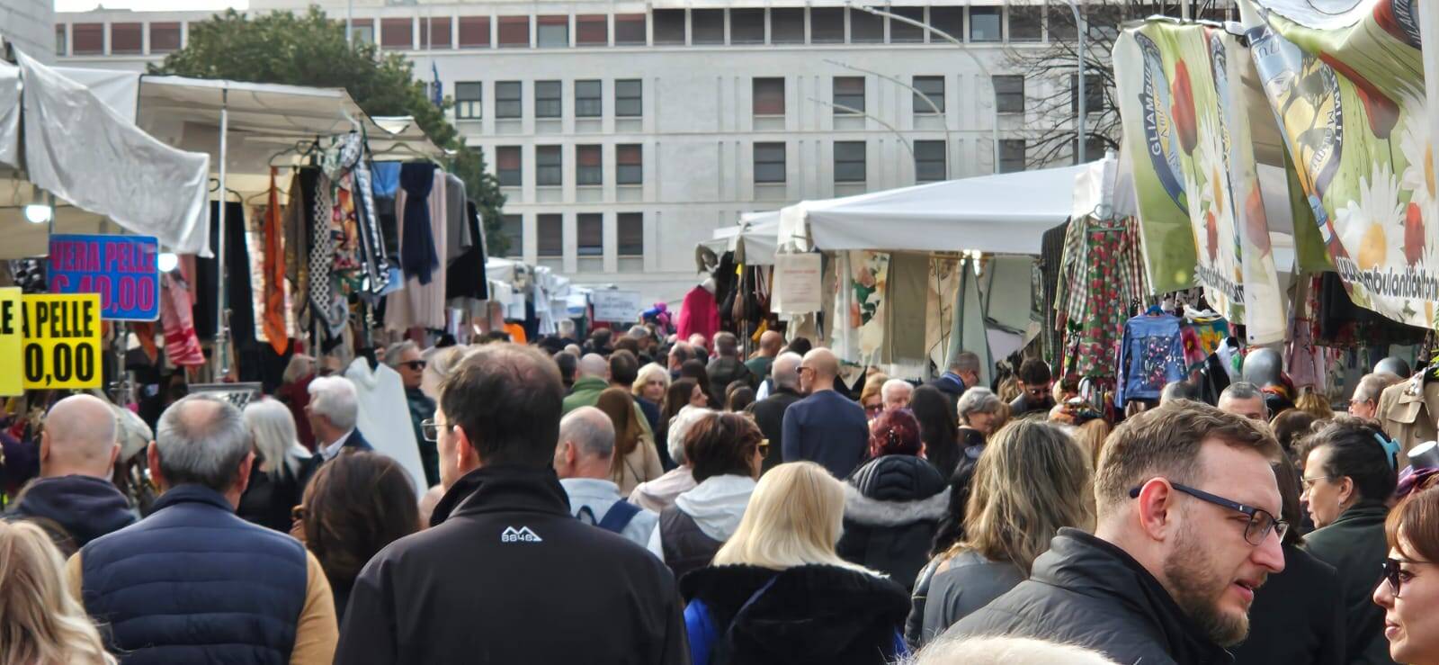 Gli Ambulanti di Forte dei Marmi® a Legnano, festa delll'uva 2025