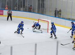 Hockey: le foto dei Mastini Varese contro Fassa