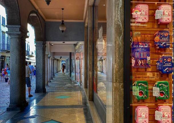 i portici di corso matteotti a Varese