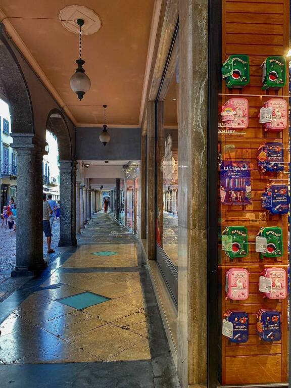 i portici di corso matteotti a Varese