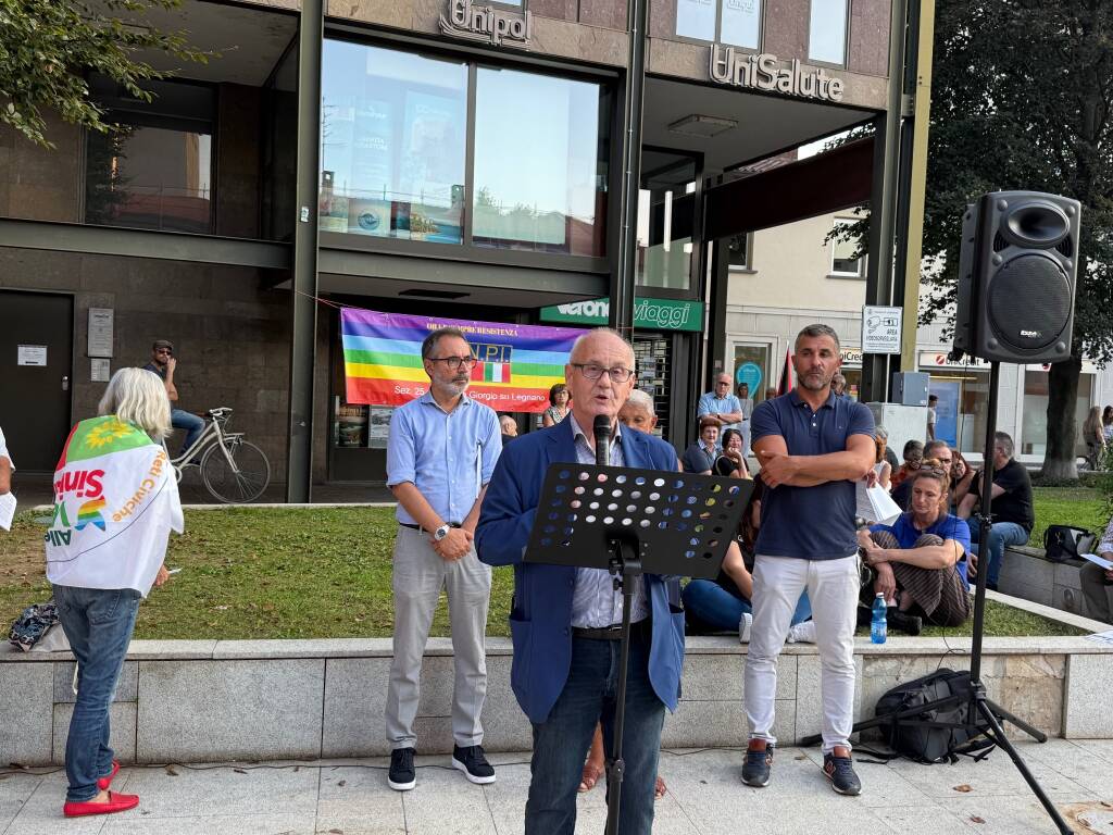 In 200 in piazza San Magno a Legnano per il presidio per Gaza di Cgil