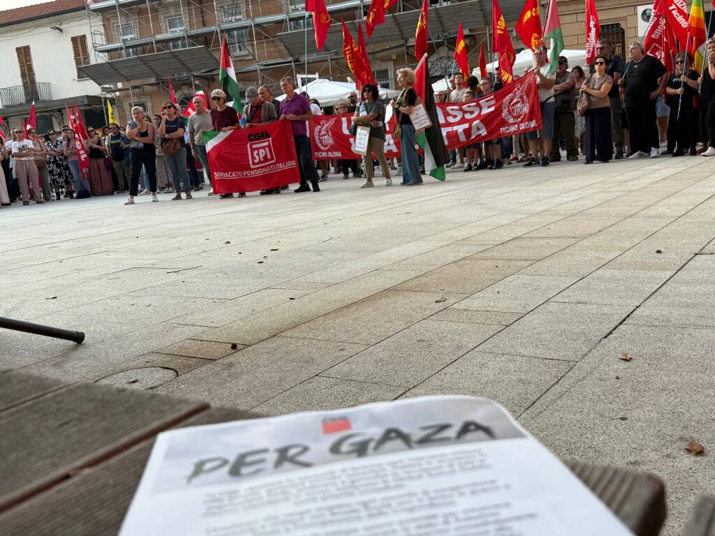 In 200 in piazza San Magno a Legnano per il presidio per Gaza di Cgil