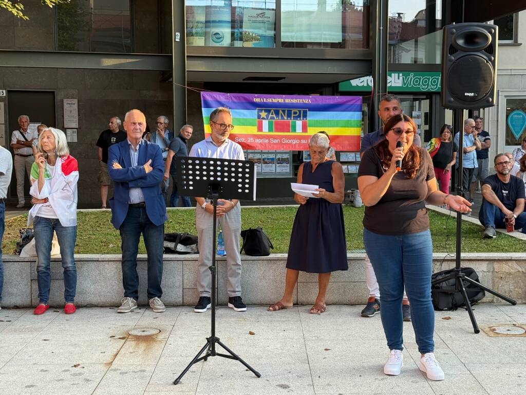 In 200 in piazza San Magno a Legnano per il presidio per Gaza di Cgil