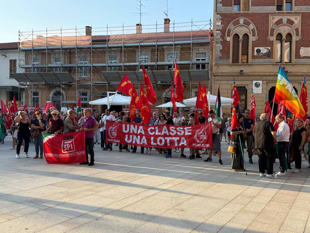In 200 in piazza San Magno a Legnano per il presidio per Gaza di Cgil