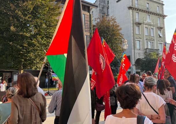 In 200 in piazza San Magno a Legnano per il presidio per Gaza di Cgil