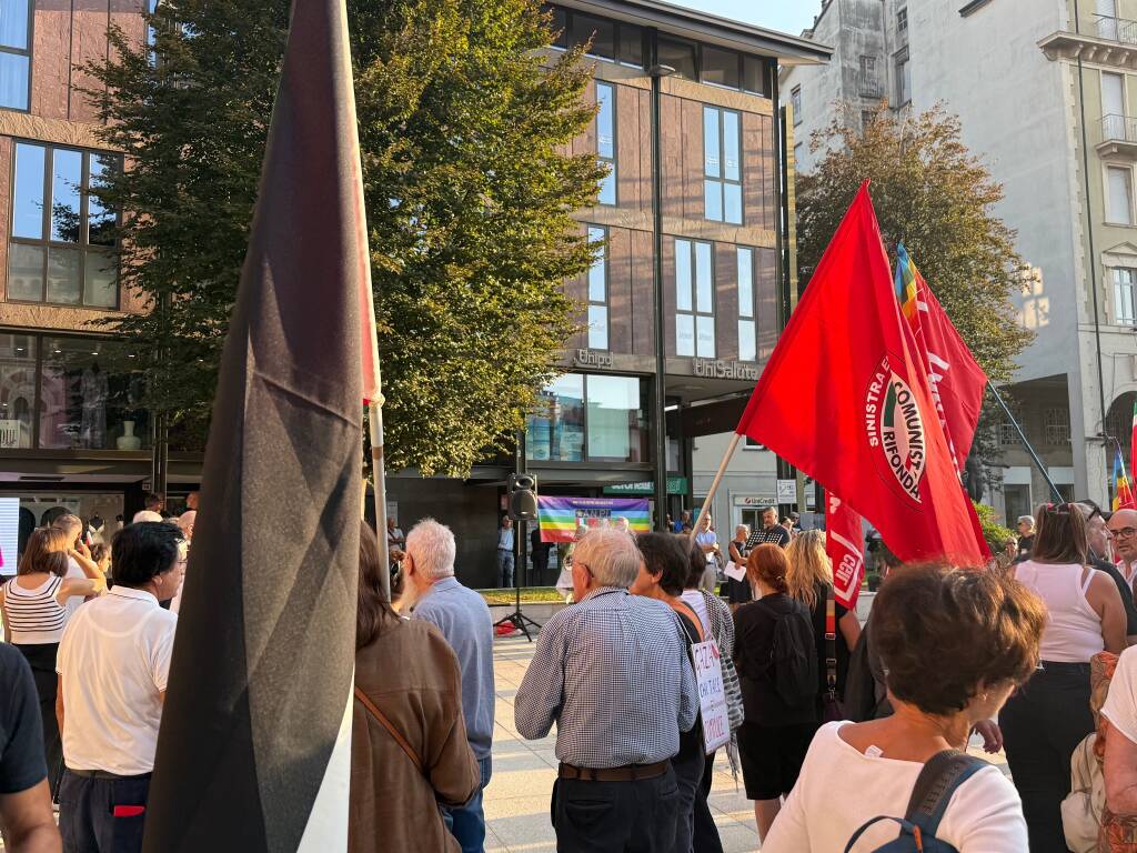 In 200 in piazza San Magno a Legnano per il presidio per Gaza di Cgil