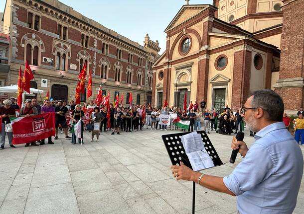 In 200 in piazza San Magno a Legnano per il presidio per Gaza di Cgil 