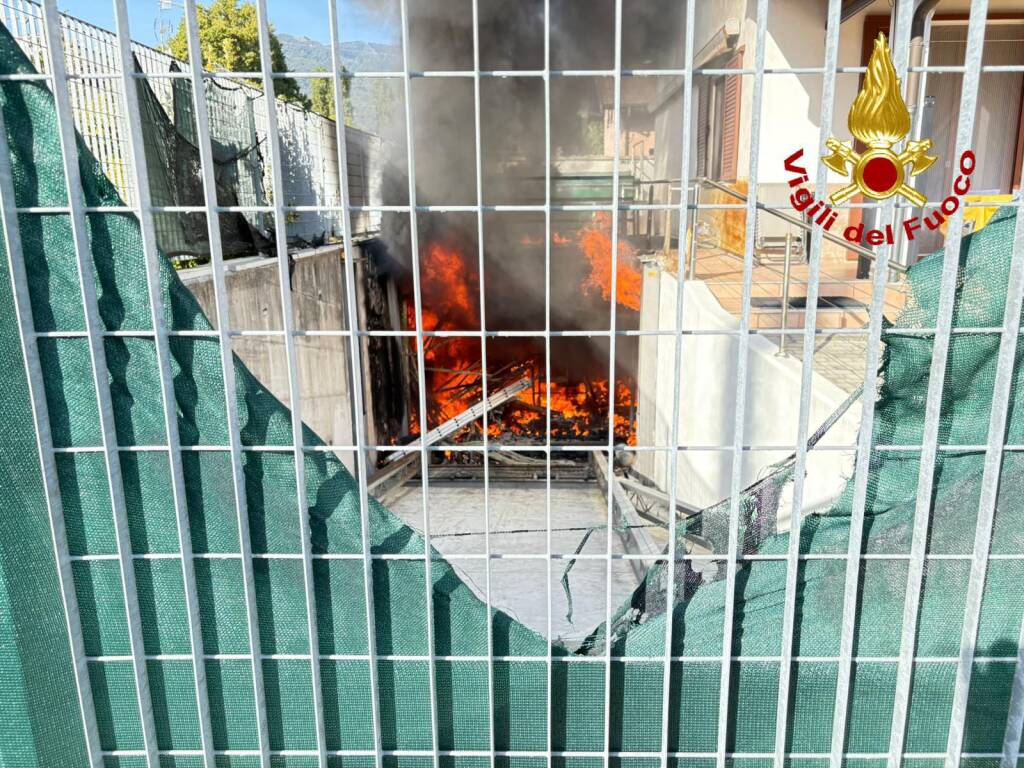 Incendio in una villetta di Caravate