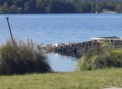 Incendio pontile a Monate