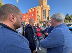 La protesta dei vigili del fuoco davanti alla prefettura di Varese