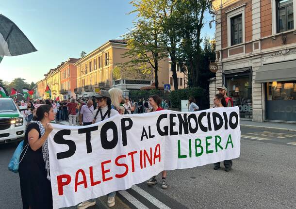In centinaia in centro a Varese sfilano per fermare la guerra a Gaza