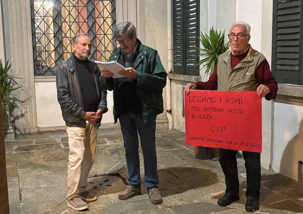 Il consiglio comunale di Varese comincia con la condanna alle violenze per Gaza. Ma c’è anche chi ricorda Kirk