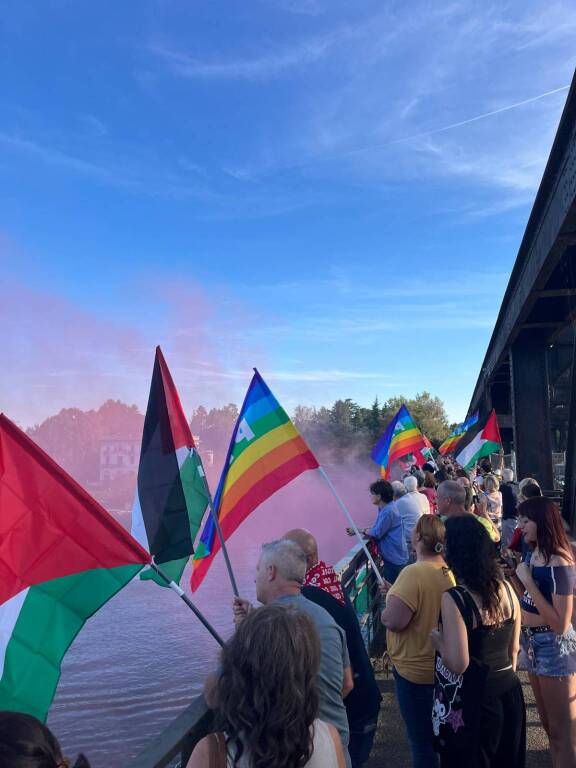 Manifestazione pro Palestina sul ponte di Sesto