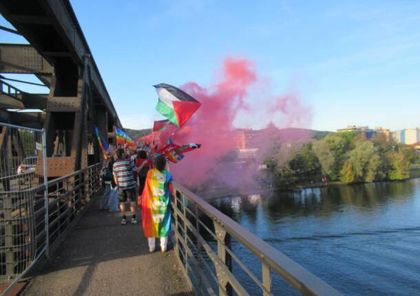 Manifestazione pro Palestina sul ponte di Sesto