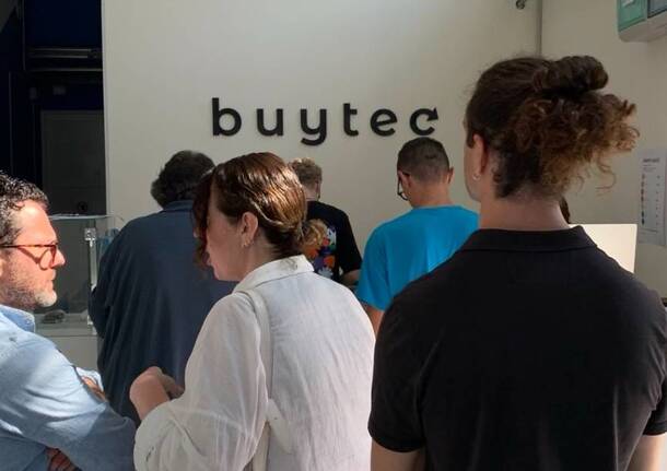 Il mercatino di BuyTec a Brunello