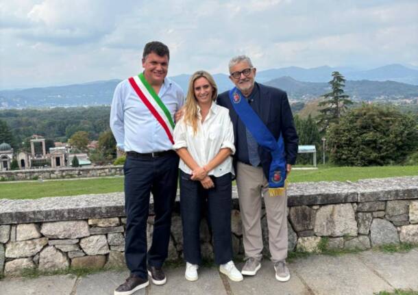 Pienone in centro a Taino al Pranzo della domenica: