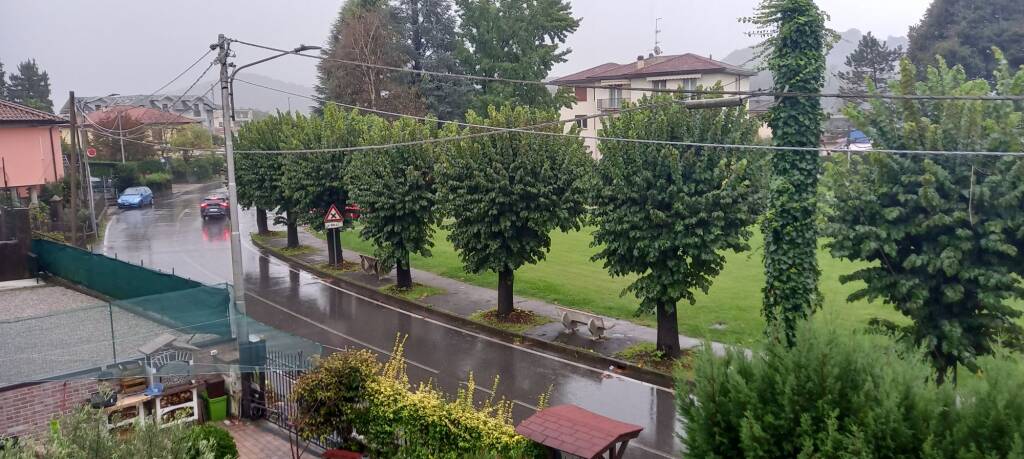 Pioggia, grandine e allagamenti, il Varesotto colpito dal nubifragio