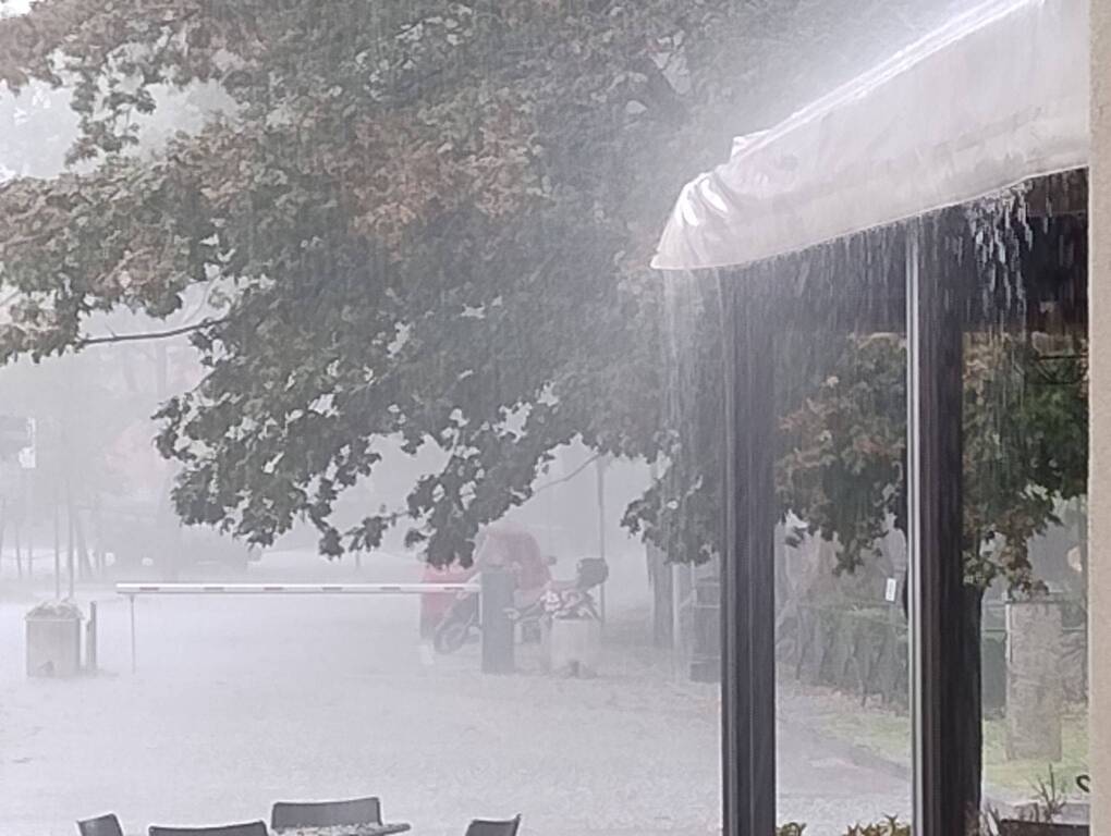 Pioggia, grandine e allagamenti, il Varesotto colpito dal nubifragio