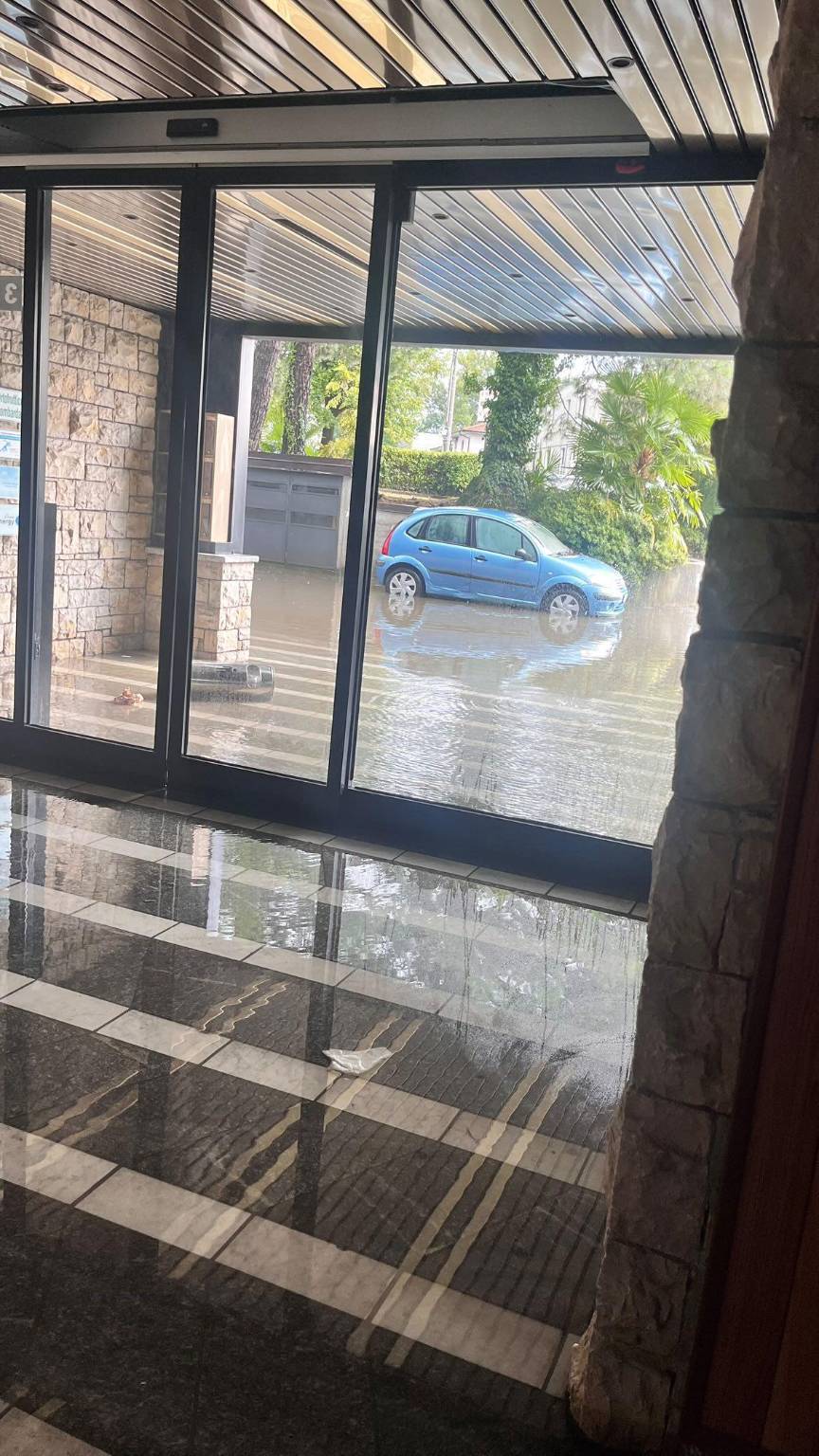 Pioggia, grandine e allagamenti, il Varesotto colpito dal nubifragio