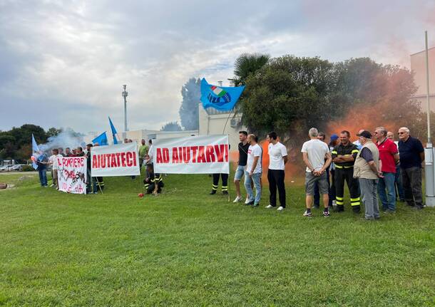 protesta vigili del fuoco busto arsizio