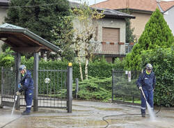 Protezione Civile di Cerro Maggiore a Meda per liberare strade ed edifici invasi dal fango