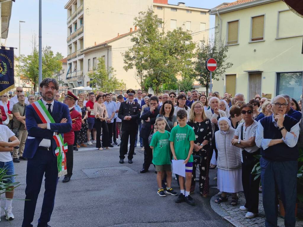 Rescaldina dà il benvenuto al nuovo parroco don Achille Fumagalli