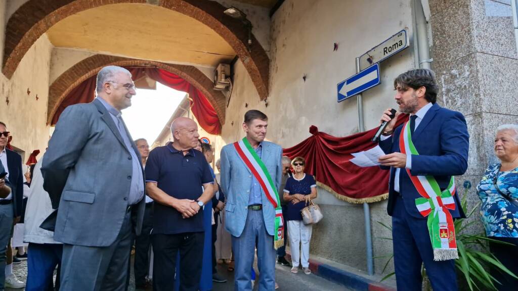 Rescaldina dà il benvenuto al nuovo parroco don Achille Fumagalli
