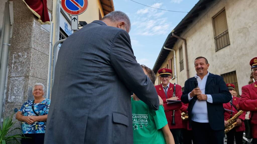 Rescaldina dà il benvenuto al nuovo parroco don Achille Fumagalli