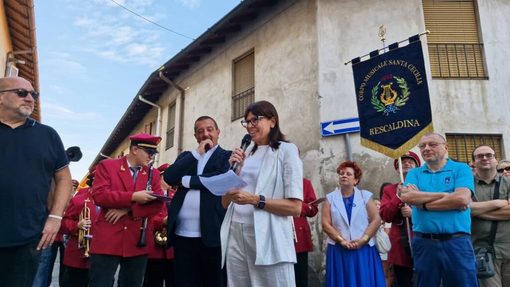 Rescaldina dà il benvenuto al nuovo parroco don Achille Fumagalli