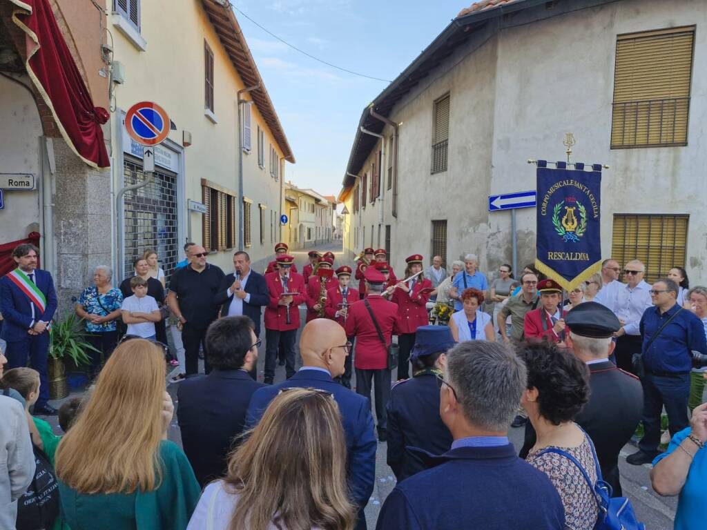 Rescaldina dà il benvenuto al nuovo parroco don Achille Fumagalli