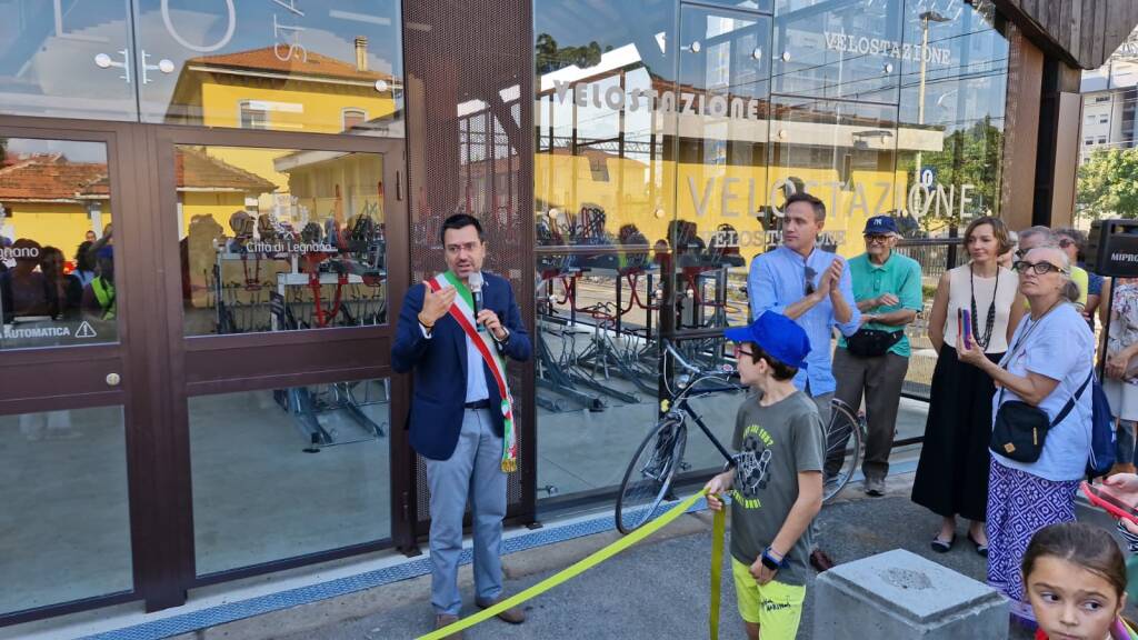 Taglio del nastro per la nuova velostazione di Legnano