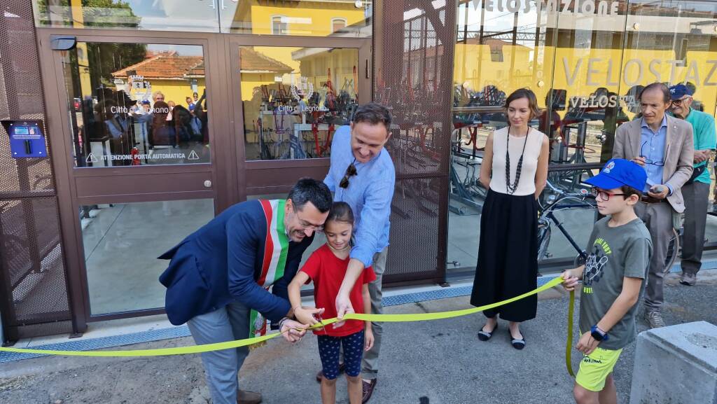 Taglio del nastro per la nuova velostazione di Legnano