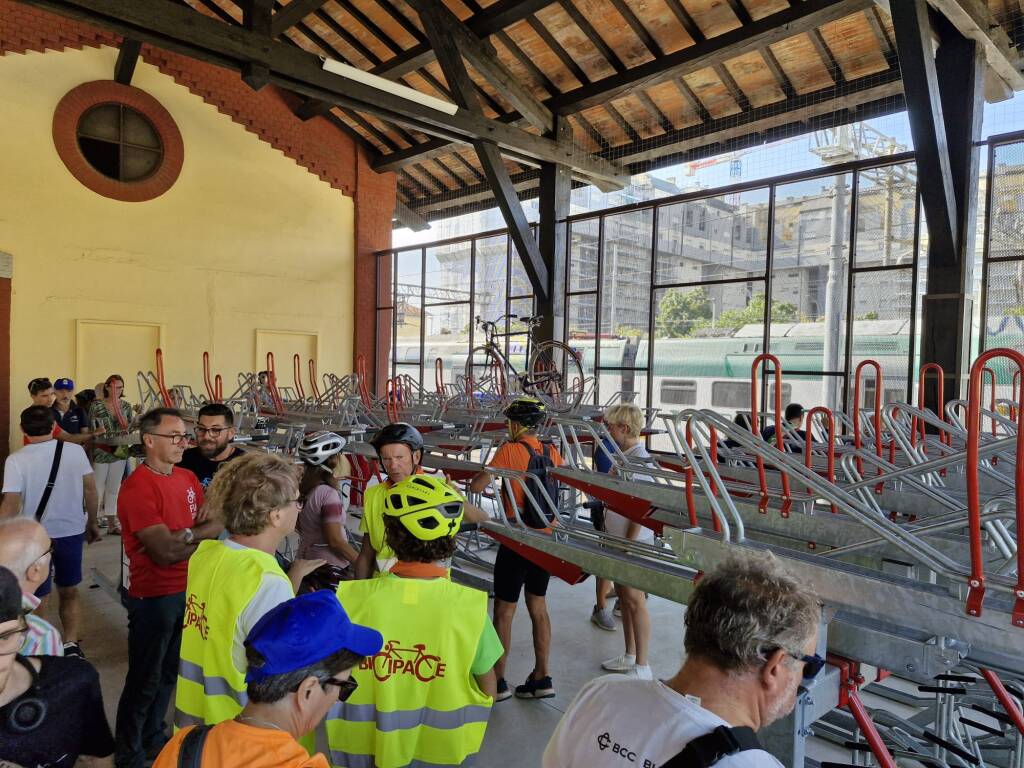 Taglio del nastro per la nuova velostazione di Legnano