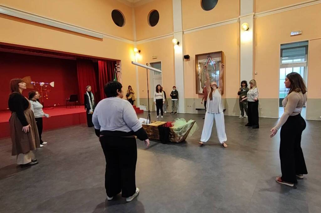 Un tè nel deserto teatro gaza Olgiate 