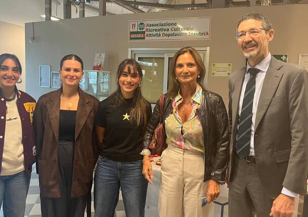 Primo giorno di lezioni per le matricole di medicina all’Università dell’Insubria