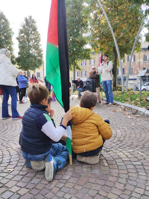 A Parabiago il presidio per la pace con Paolo Romano, attivista imbarcato sulla “Global Sumud Flotilla”