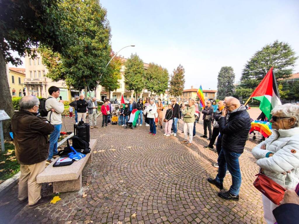 A Parabiago il presidio per la pace con Paolo Romano, attivista imbarcato sulla “Global Sumud Flotilla”