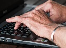 Anziani al computer