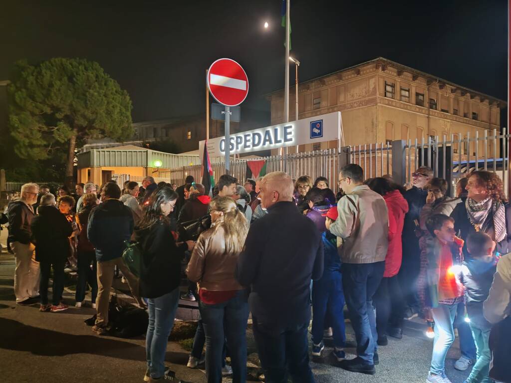 Busto Arsizio - manifestazione luci sulla Palestina" all'ospedale