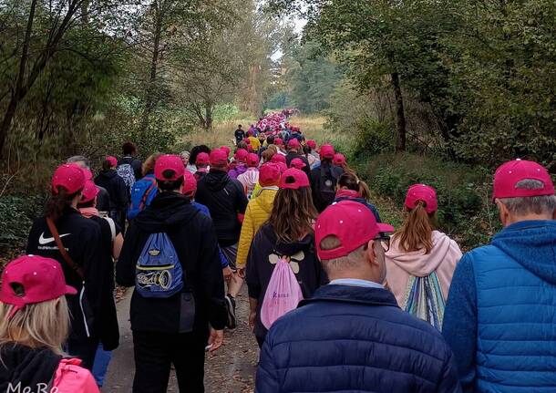 Un fiume rosa da Buguggiate a Bodio: in mille per la prevenzione del tumore al seno