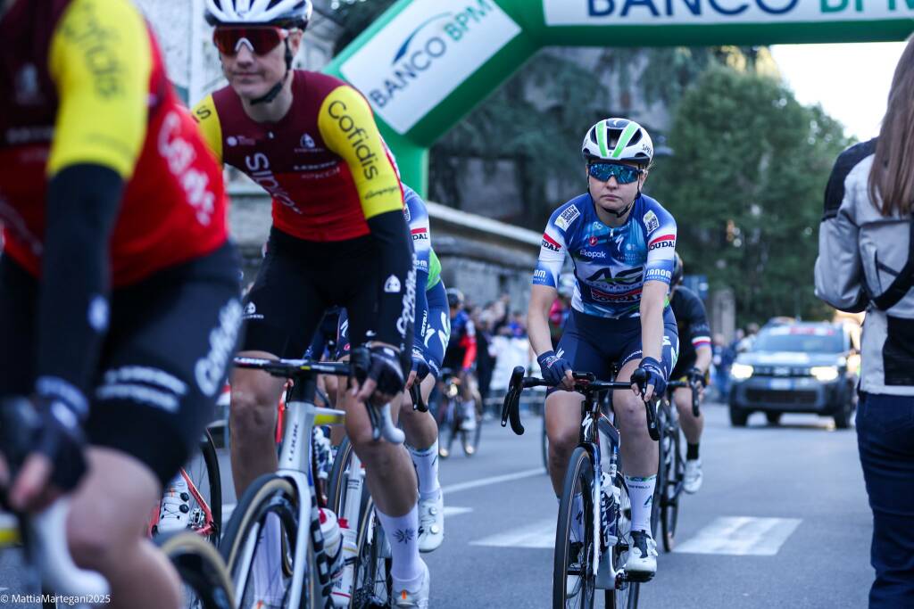 Tre Valli Women\'s Race 2025, la partenza da Busto Arsizio