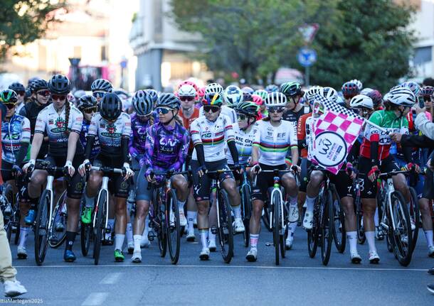 Tre Valli Women\'s Race 2025, la partenza da Busto Arsizio