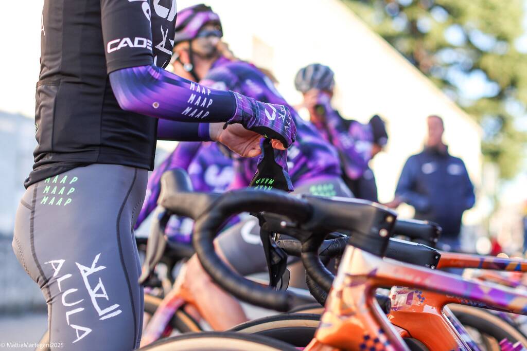 Tre Valli Women\'s Race 2025, la partenza da Busto Arsizio