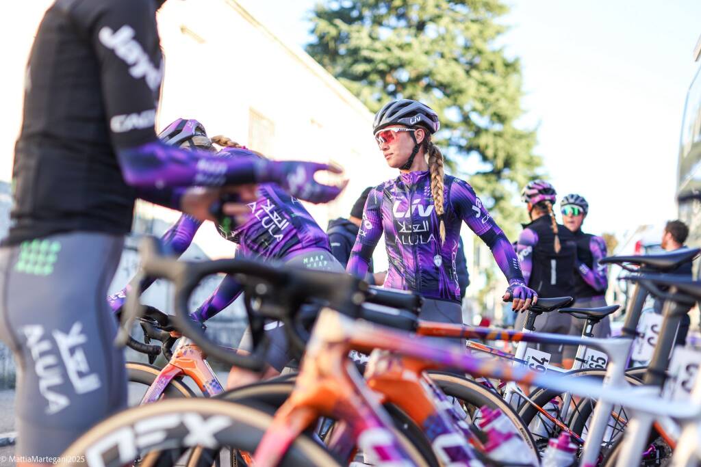 Tre Valli Women\'s Race 2025, la partenza da Busto Arsizio