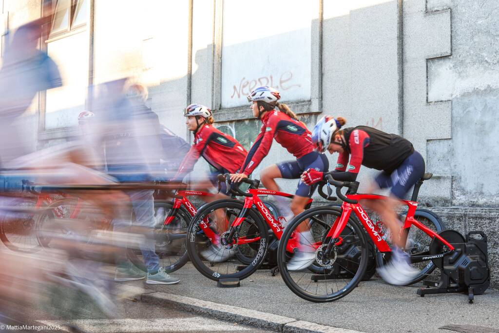 Tre Valli Women\'s Race 2025, la partenza da Busto Arsizio